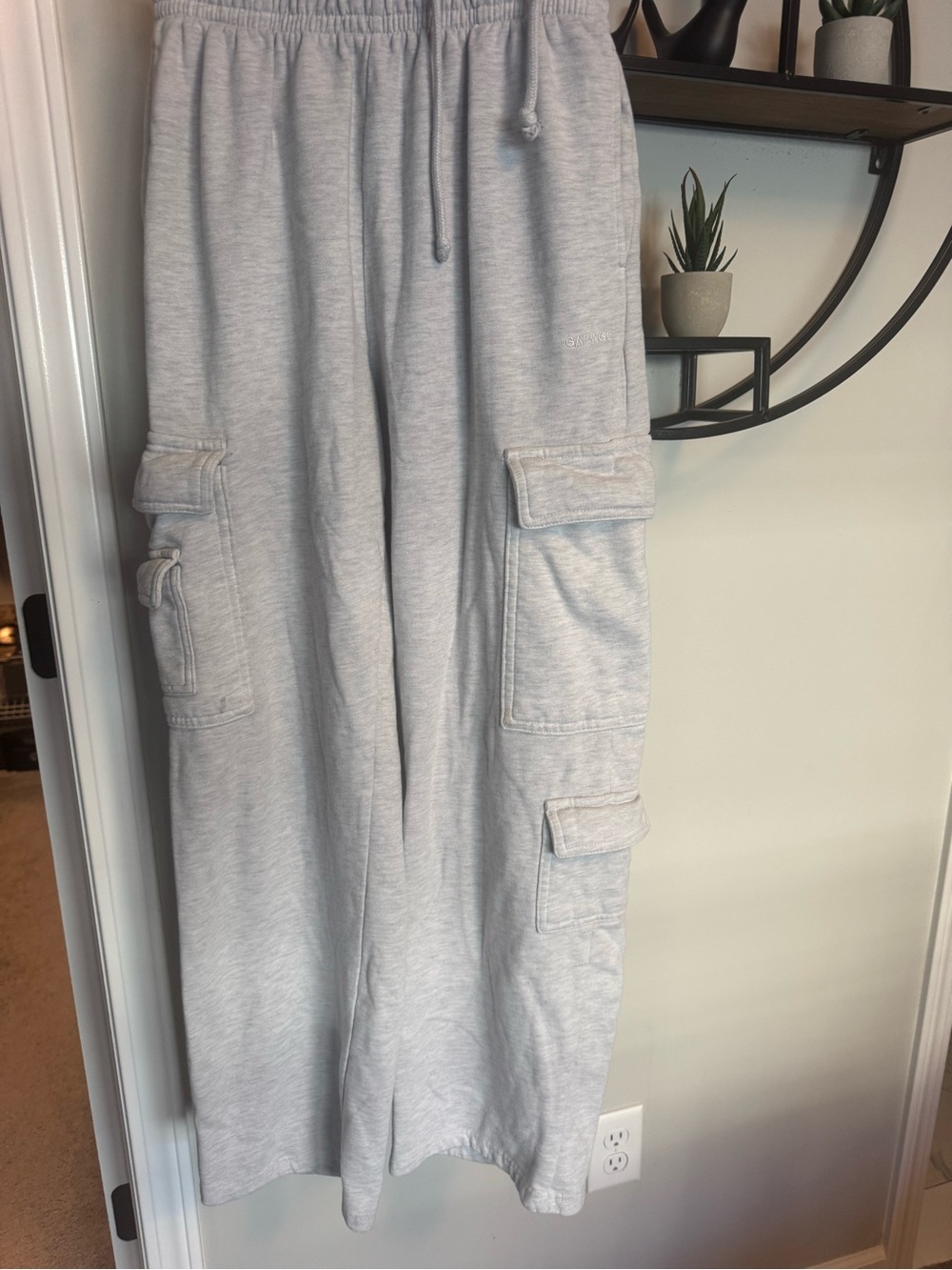 Women’s Light Gray Cargo Sweatpants with Elastic Waist size xs from garage